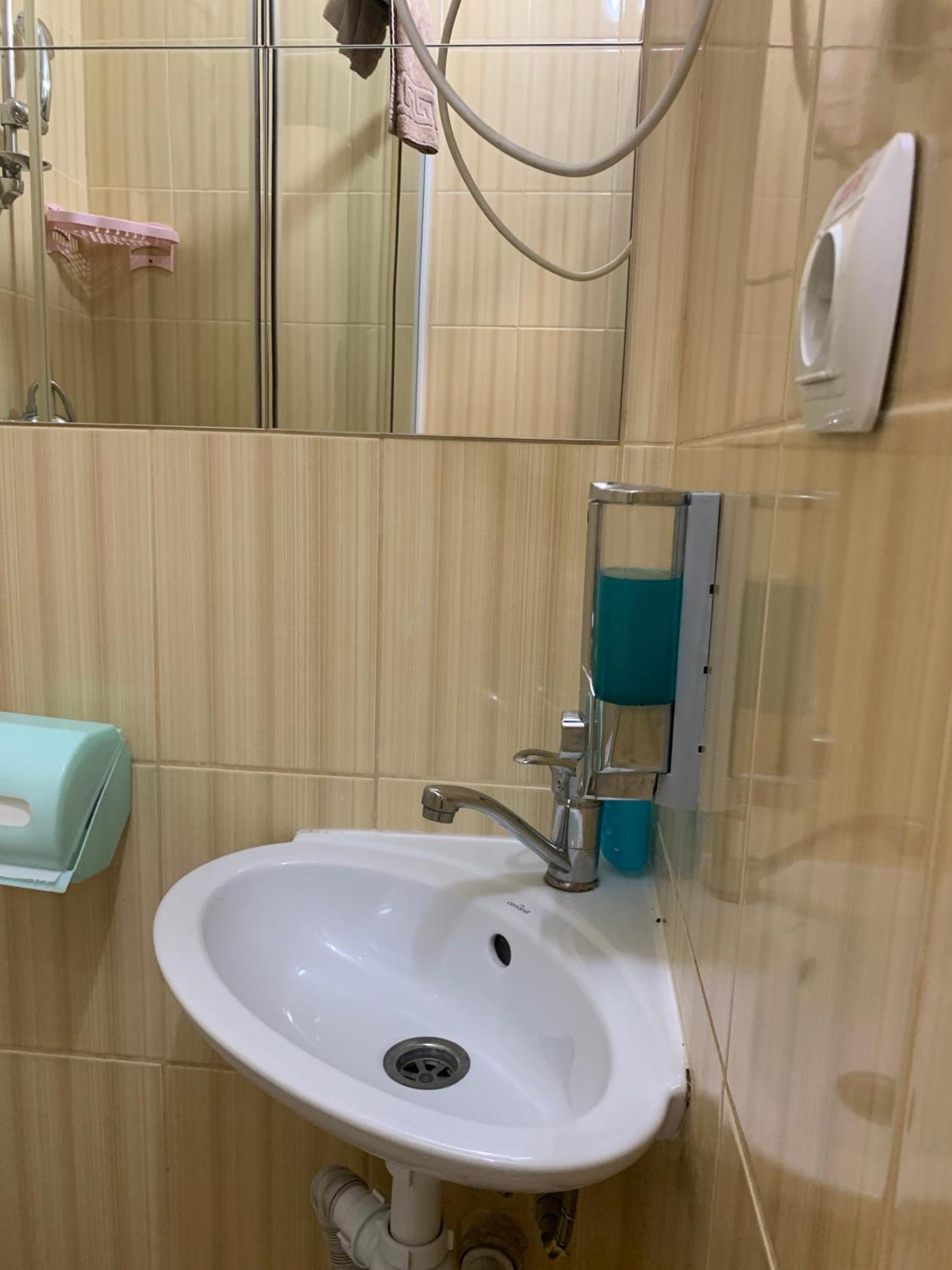 Hostel Iskra Lviv Luaran gambar